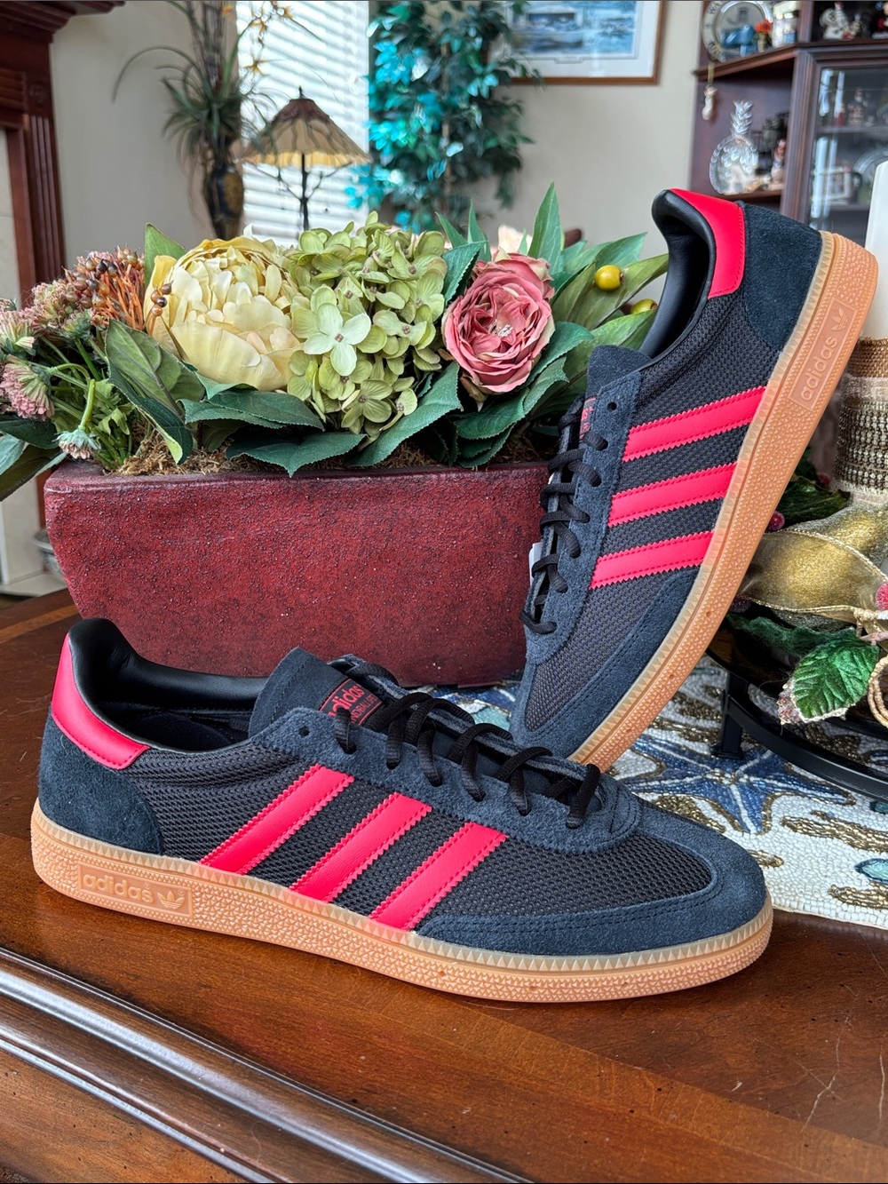 Adidas HANDBALL SPEZIAL Black Suede Red 3-Stripe Lace Up Sneakers Gum Rubber - Picture 14 of 14
